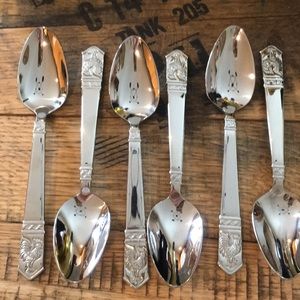 NWOT 6 Wallace Silver teaspoons